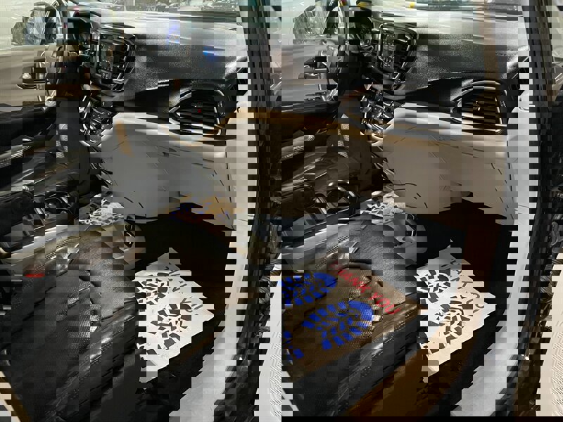 Used 2020 Chrysler Pacifica Touring-L image 19