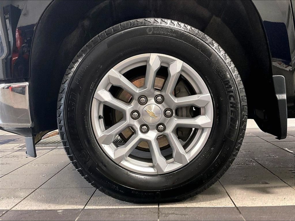 Used 2023 Chevrolet Silverado 1500 LT AWD/4WD image 7