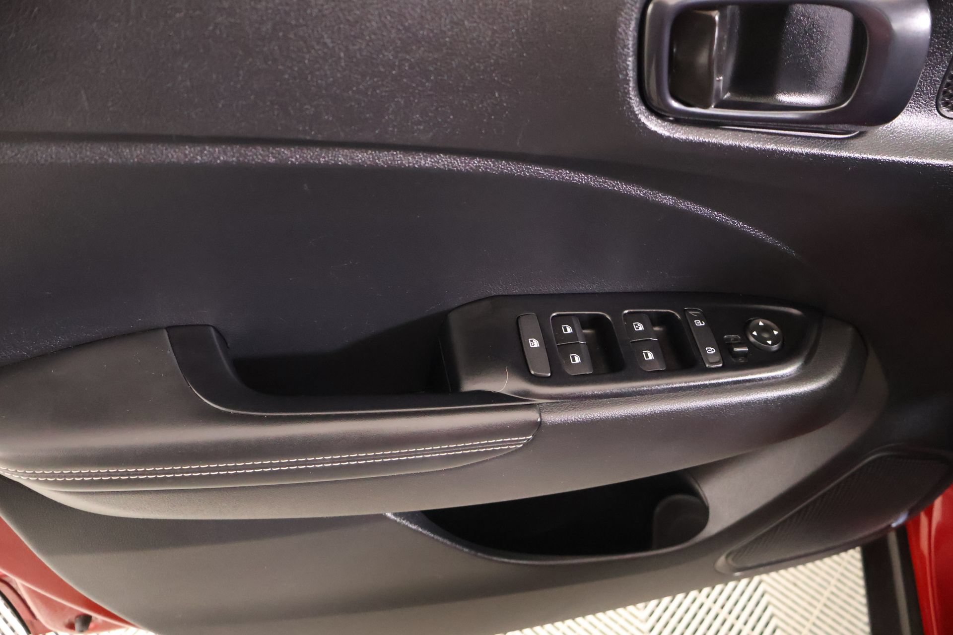 Used 2025 Hyundai Venue Limited FWD image 16