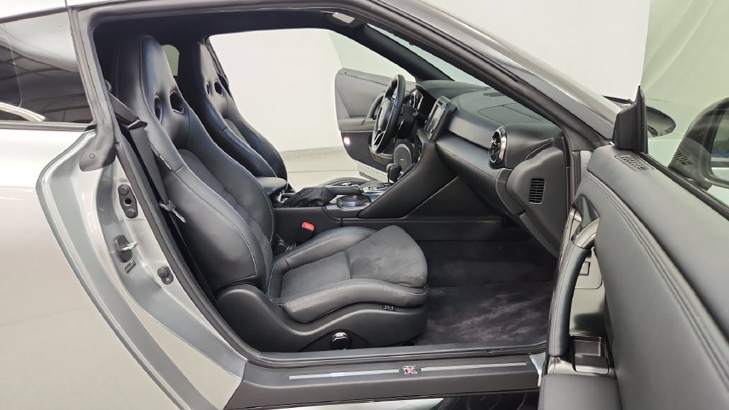 Used 2020 Nissan GT-R Premium AWD/4WD image 43