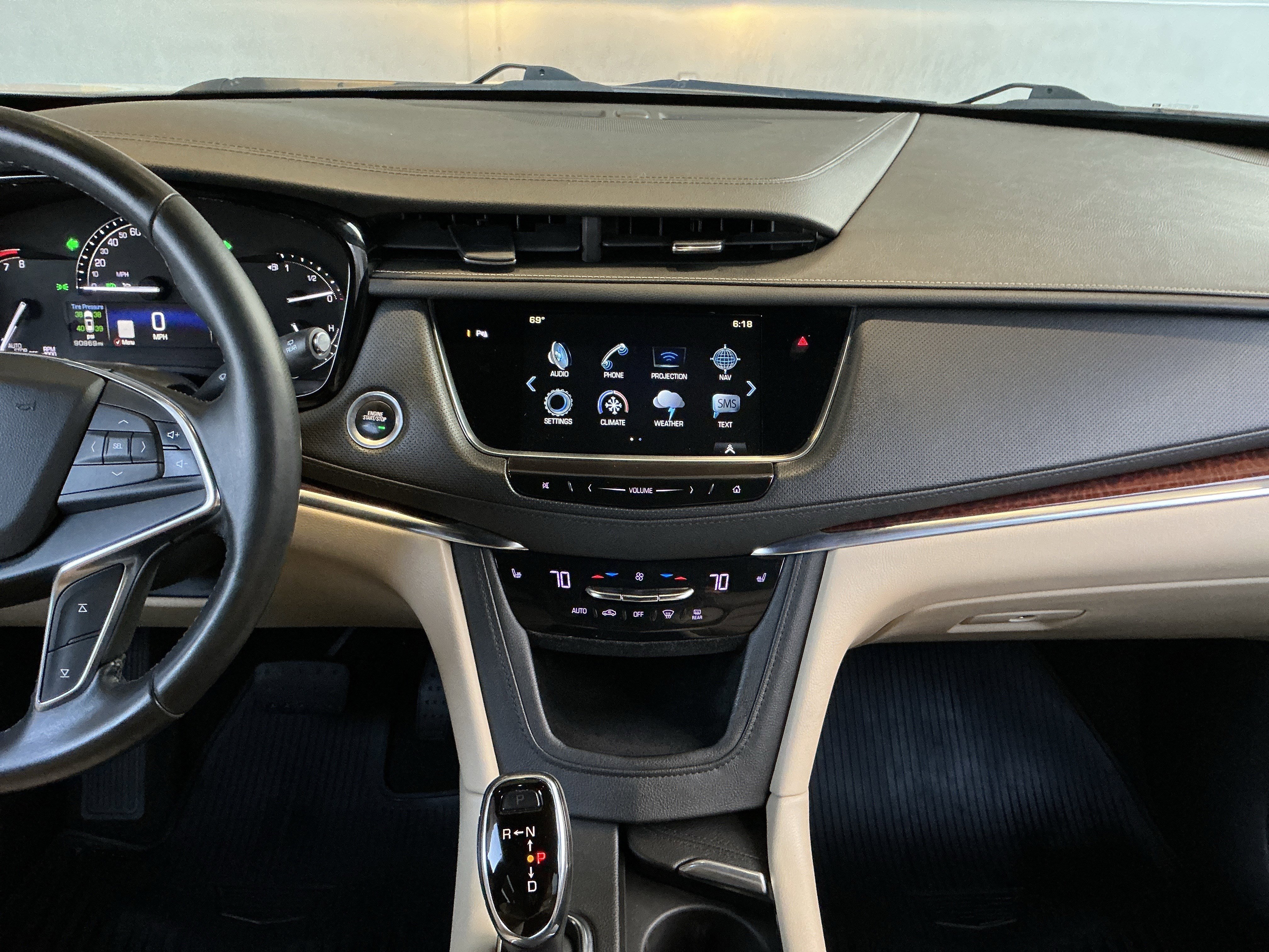 Used 2018 Cadillac XT5 Luxury w/ Driver Awareness Package image 9