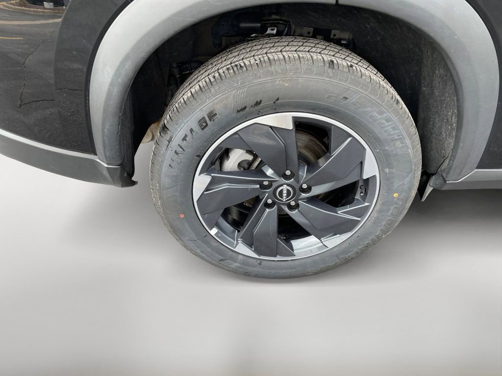 Used 2025 Nissan Rogue SV AWD/4WD image 10