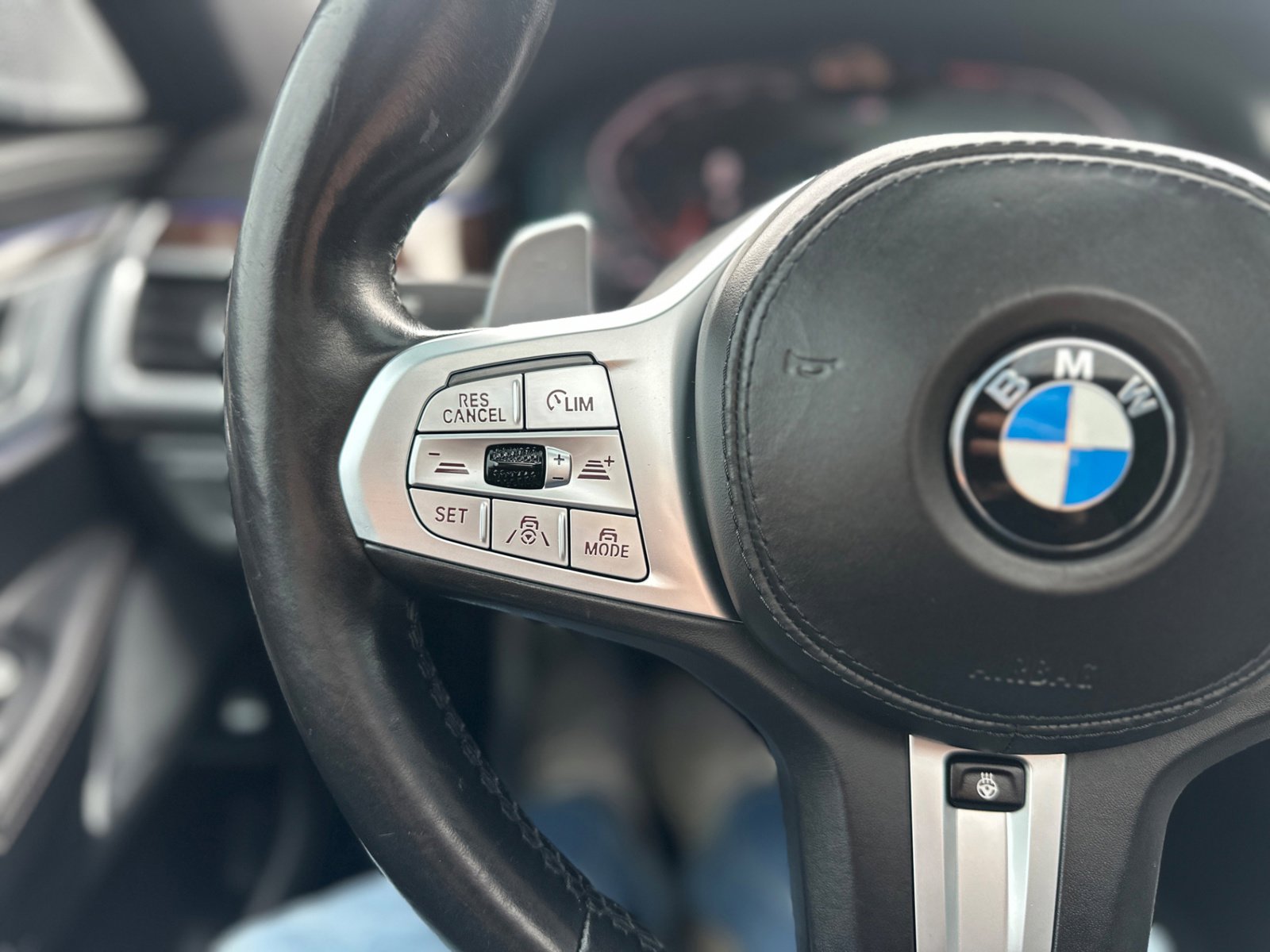 Used 2020 BMW 740i w/ M Sport Package image 25