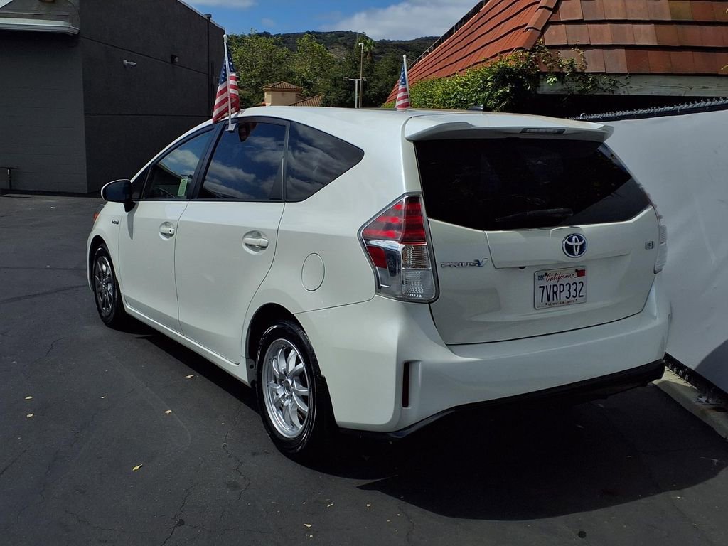 Certified 2017 Toyota Prius V Four FWD image 4