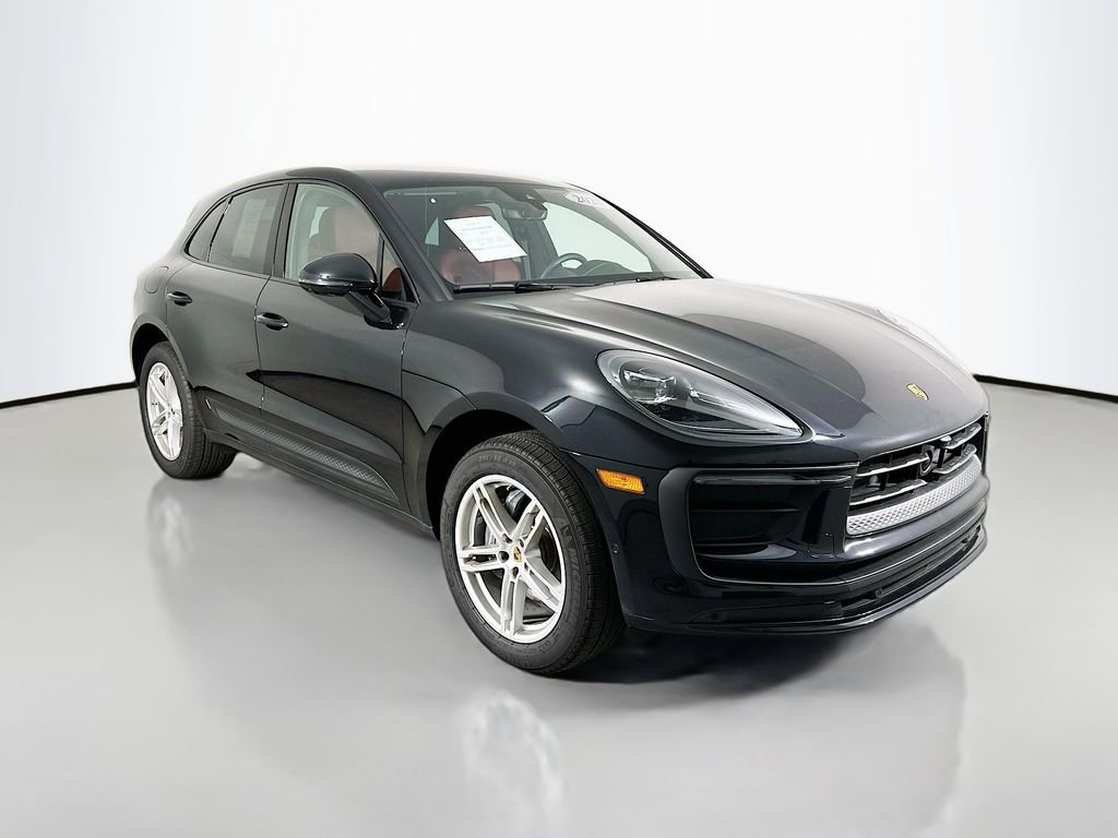 Certified 2025 Porsche Macan AWD/4WD image 7