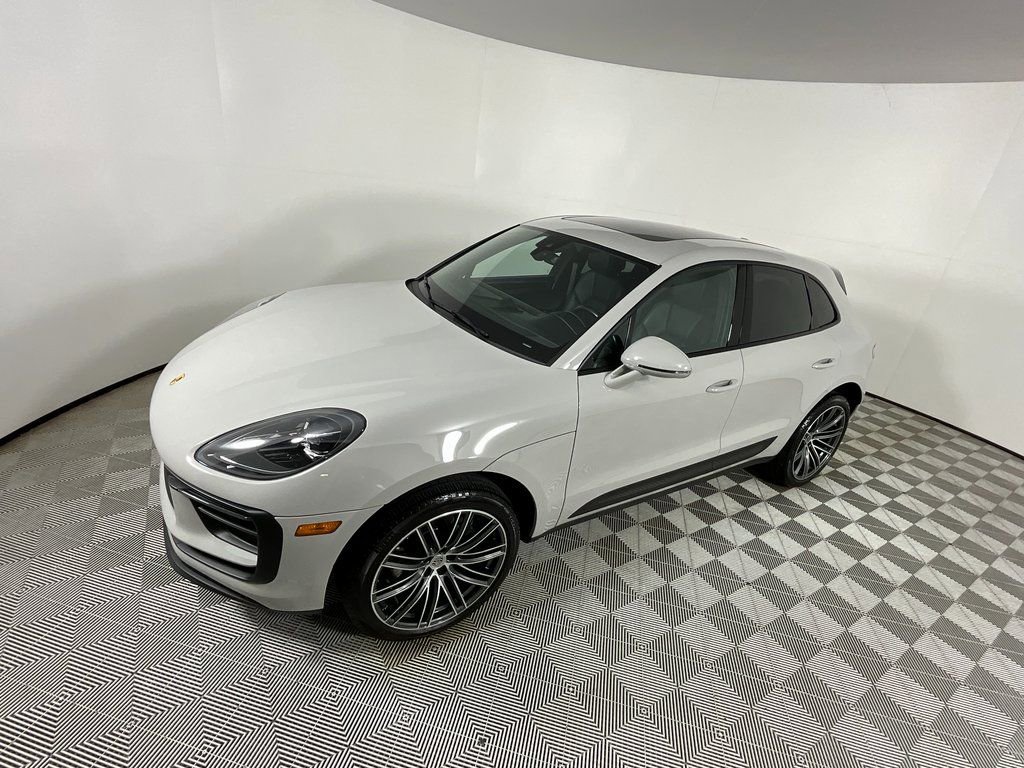 Used 2023 Porsche Macan Turbo image 9