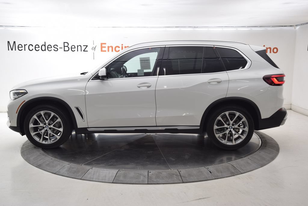Used 2022 BMW X5 xDrive40i w/ Parking Assistance Package AWD/4WD image 3