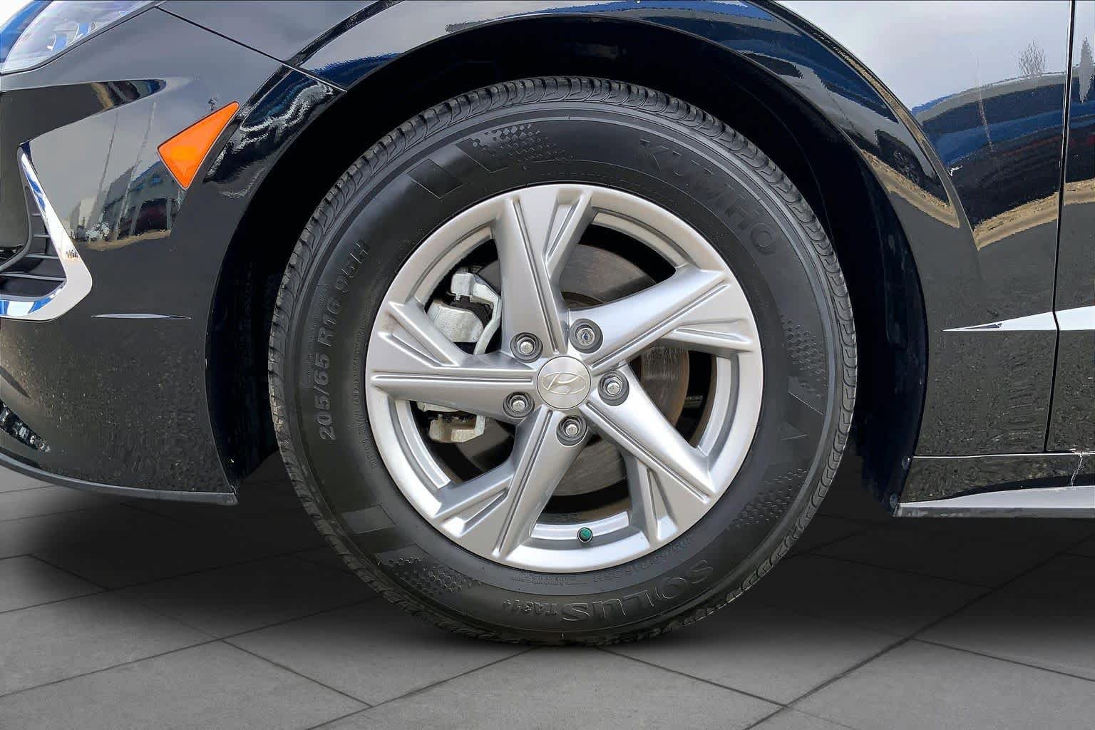 Used 2022 Hyundai Sonata SE w/ Preferred Accessory Package FWD image 10