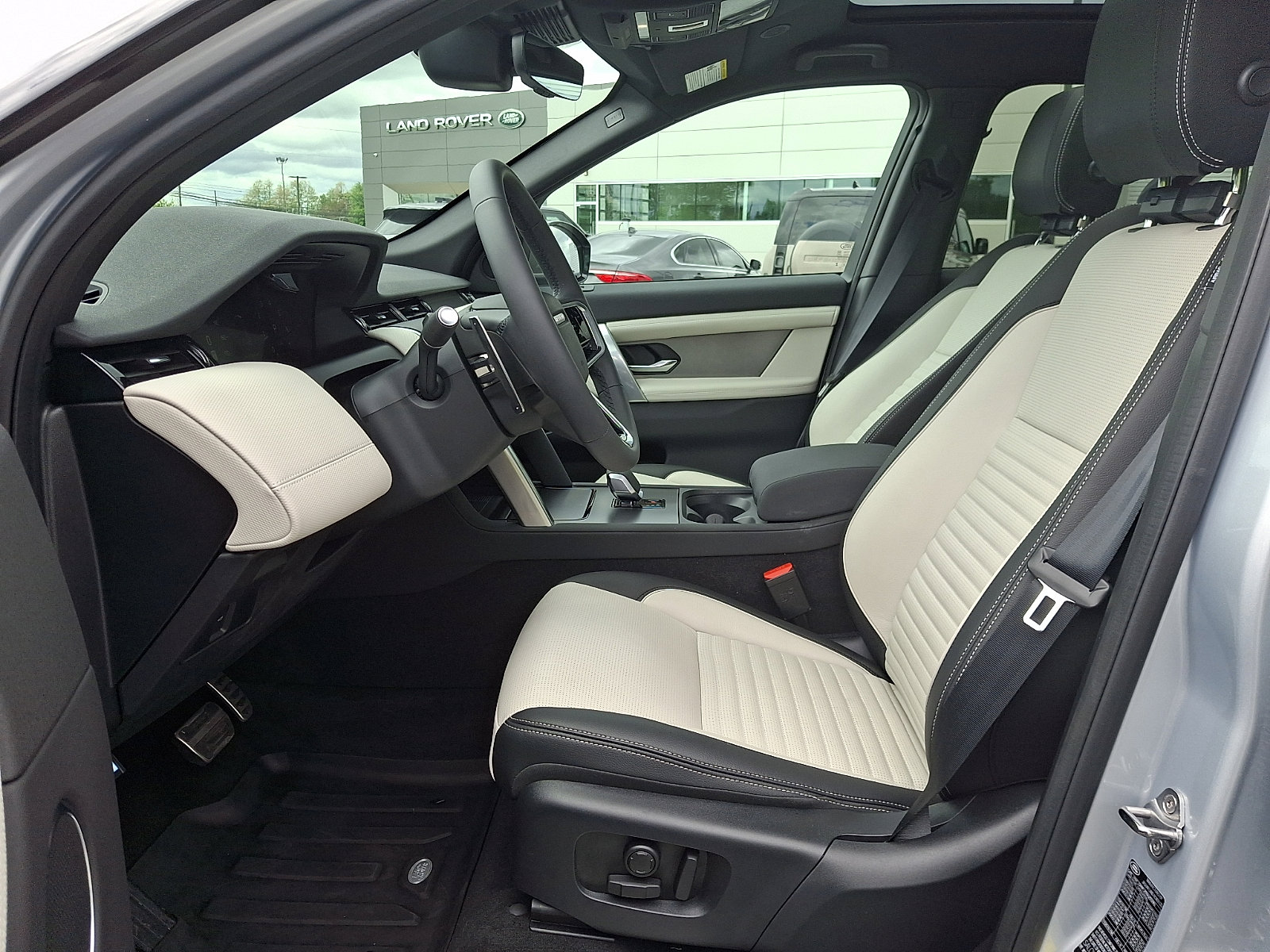 New 2025 Land Rover Discovery Sport Dynamic SE AWD/4WD image 10