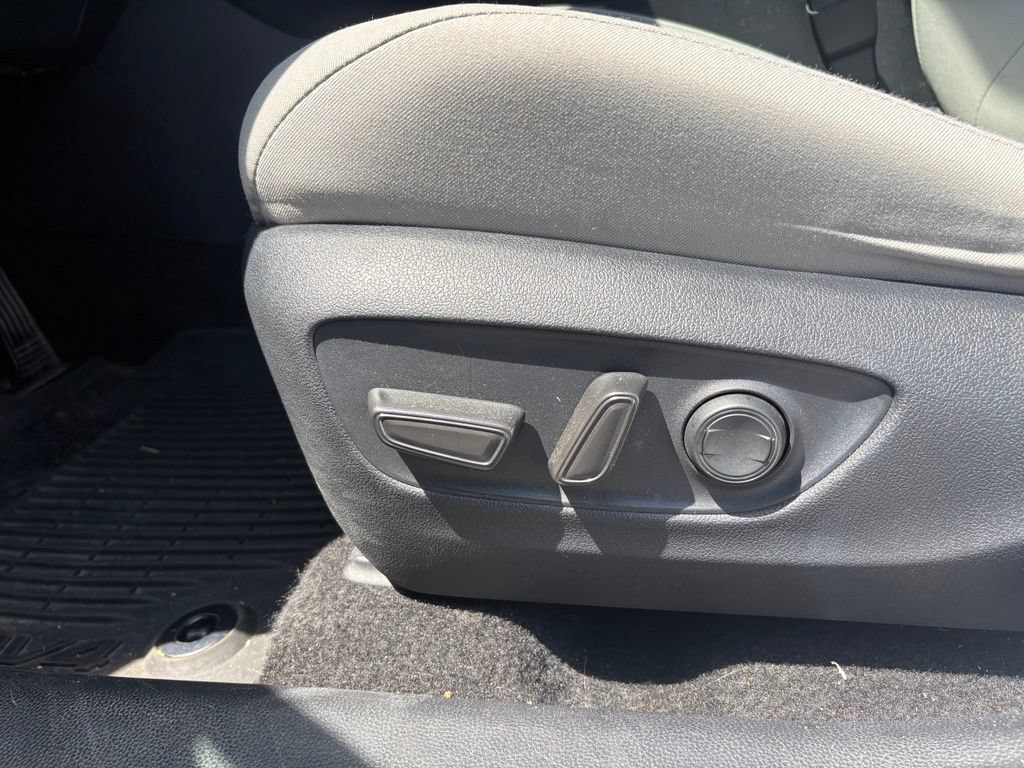 Used 2021 Toyota RAV4 XLE w/ Convenience Package AWD/4WD image 18