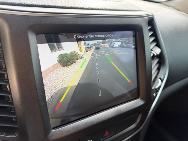 Used 2019 Jeep Cherokee Trailhawk w/ Cold Weather Group AWD/4WD image 29