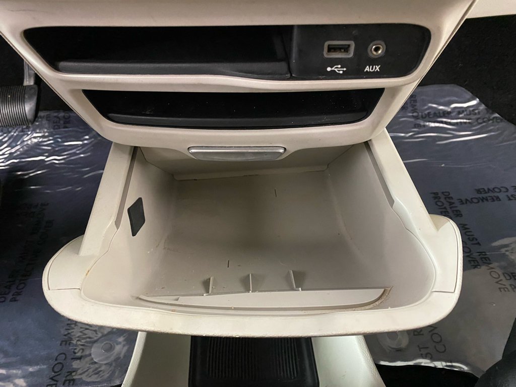 Used 2018 Chrysler Pacifica Touring-L FWD image 28