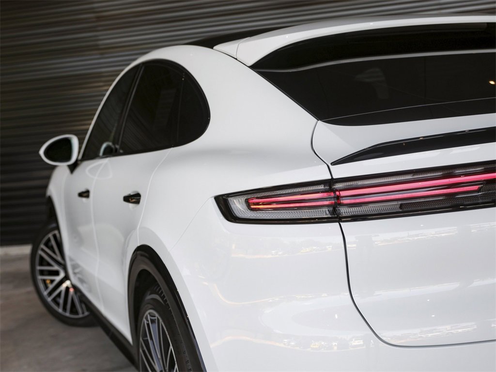New 2026 Porsche Cayenne GTS image 13