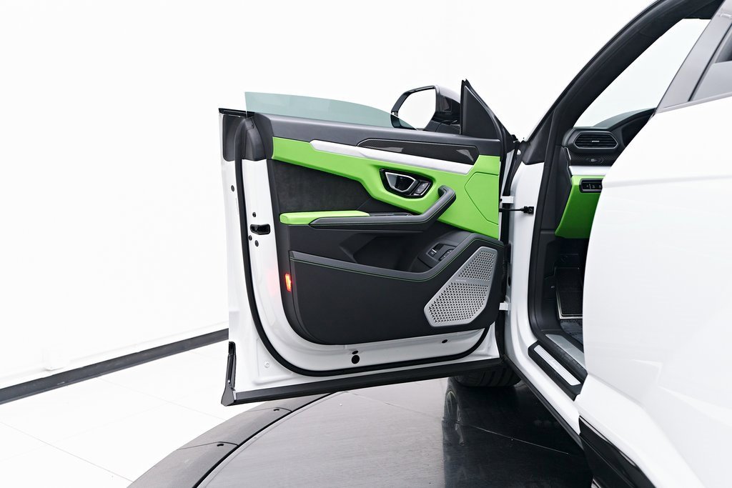 Used 2022 Lamborghini Urus image 37