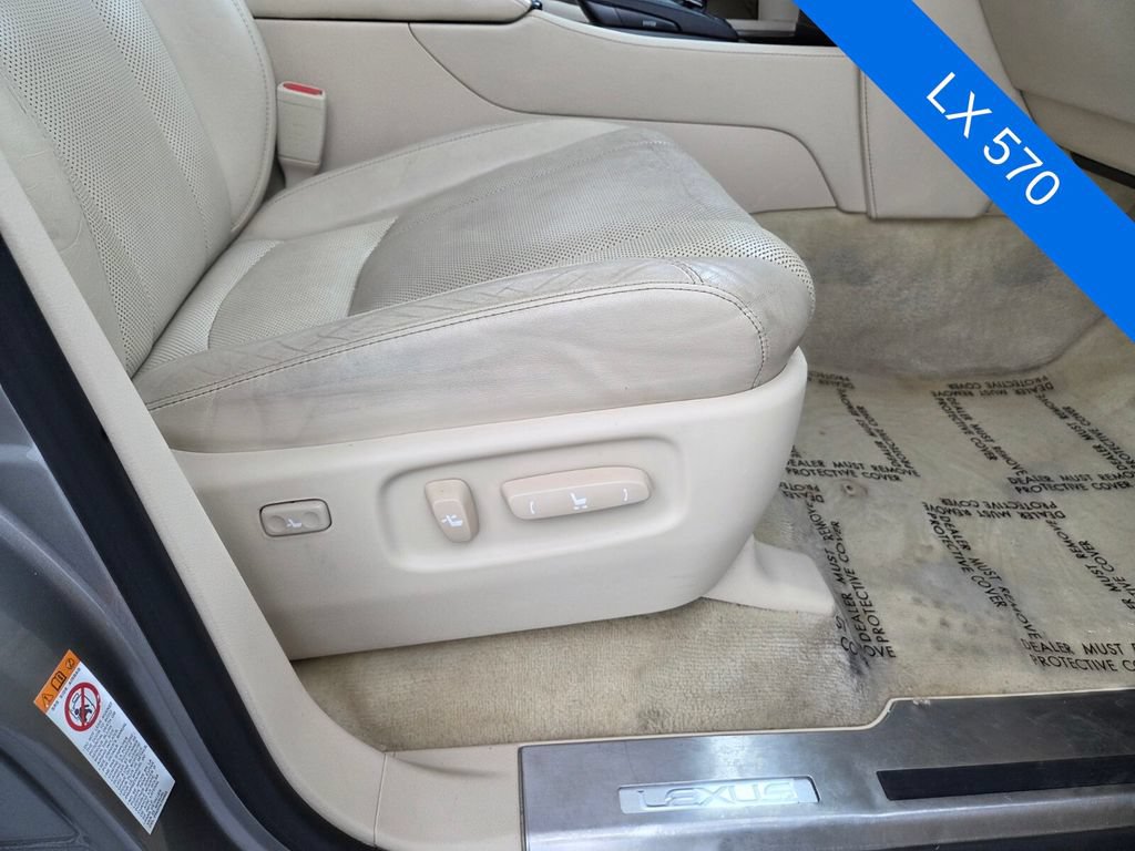 Used 2017 Lexus LX 570 4WD w/ Luxury Package image 15