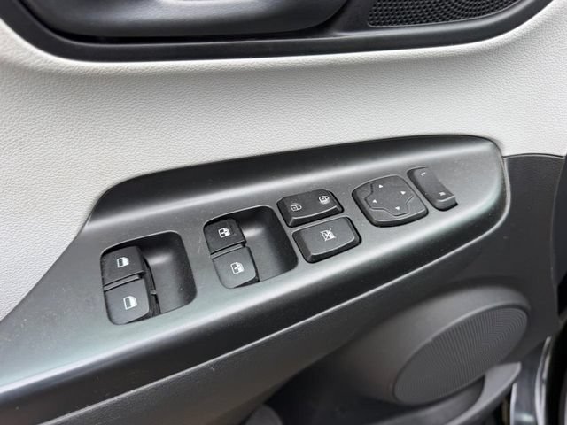 Used 2023 Hyundai Kona SEL AWD/4WD image 16