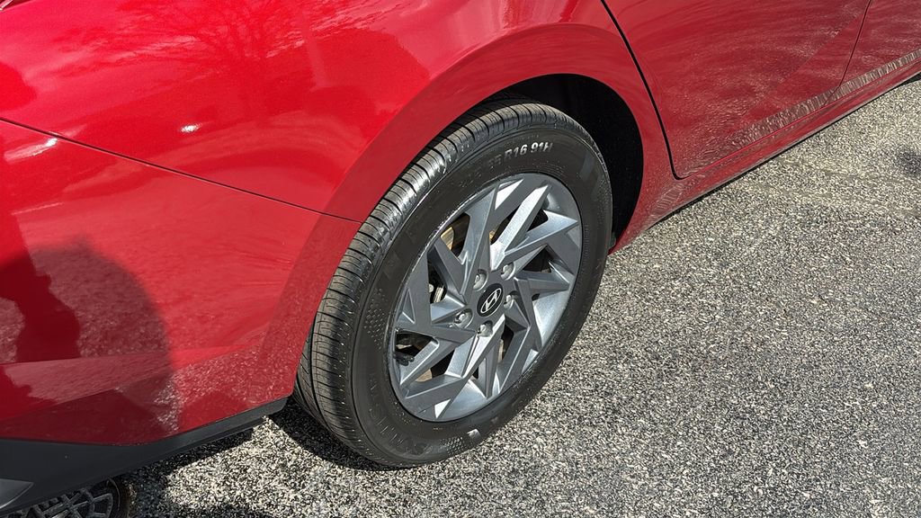 Used 2024 Hyundai Elantra Blue FWD image 8