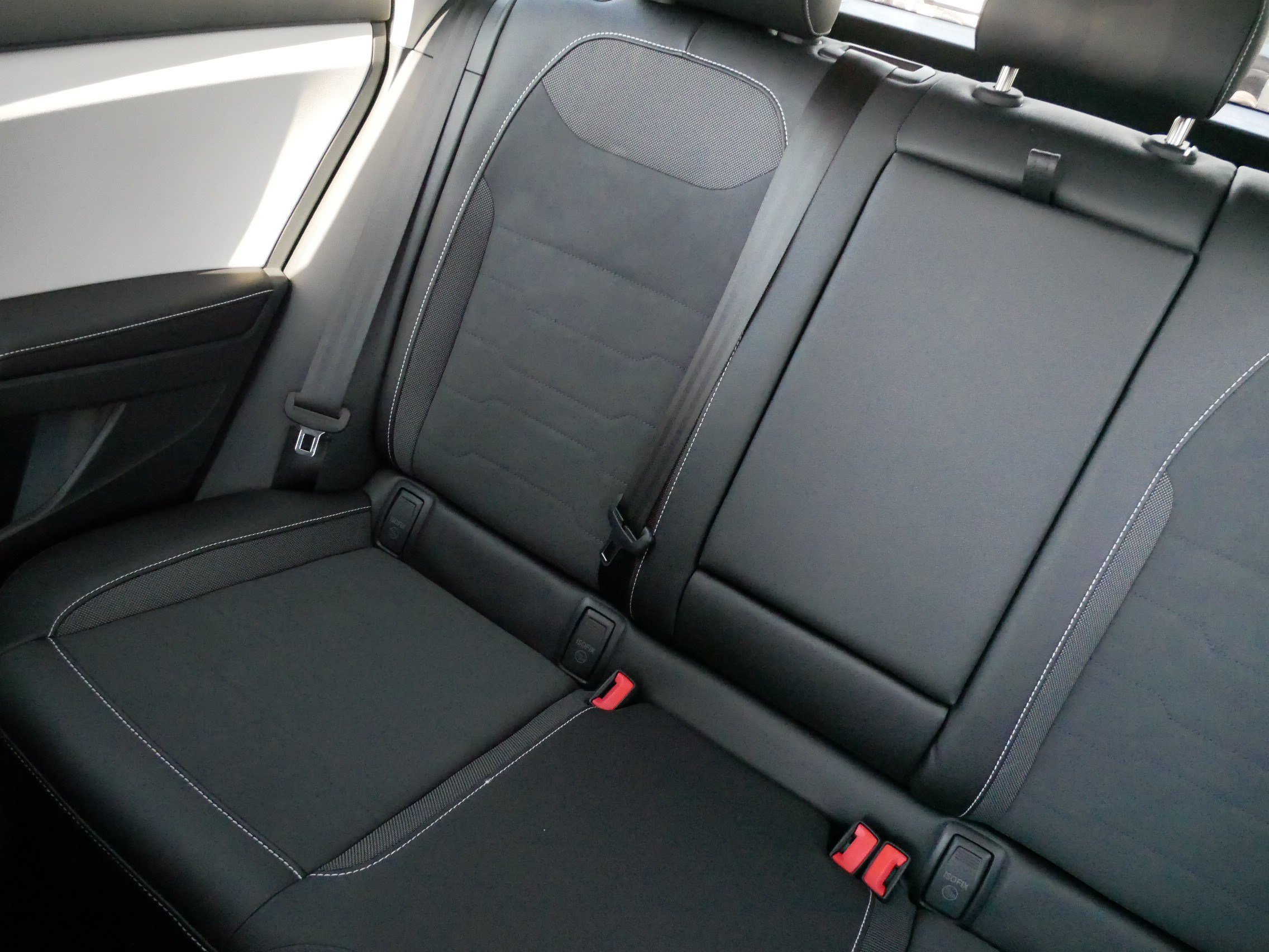 Certified 2025 Volkswagen Taos SE AWD/4WD image 12