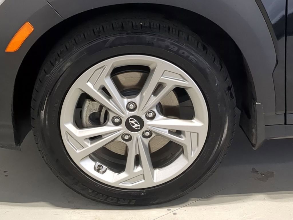 Used 2023 Hyundai Kona SEL AWD/4WD image 16
