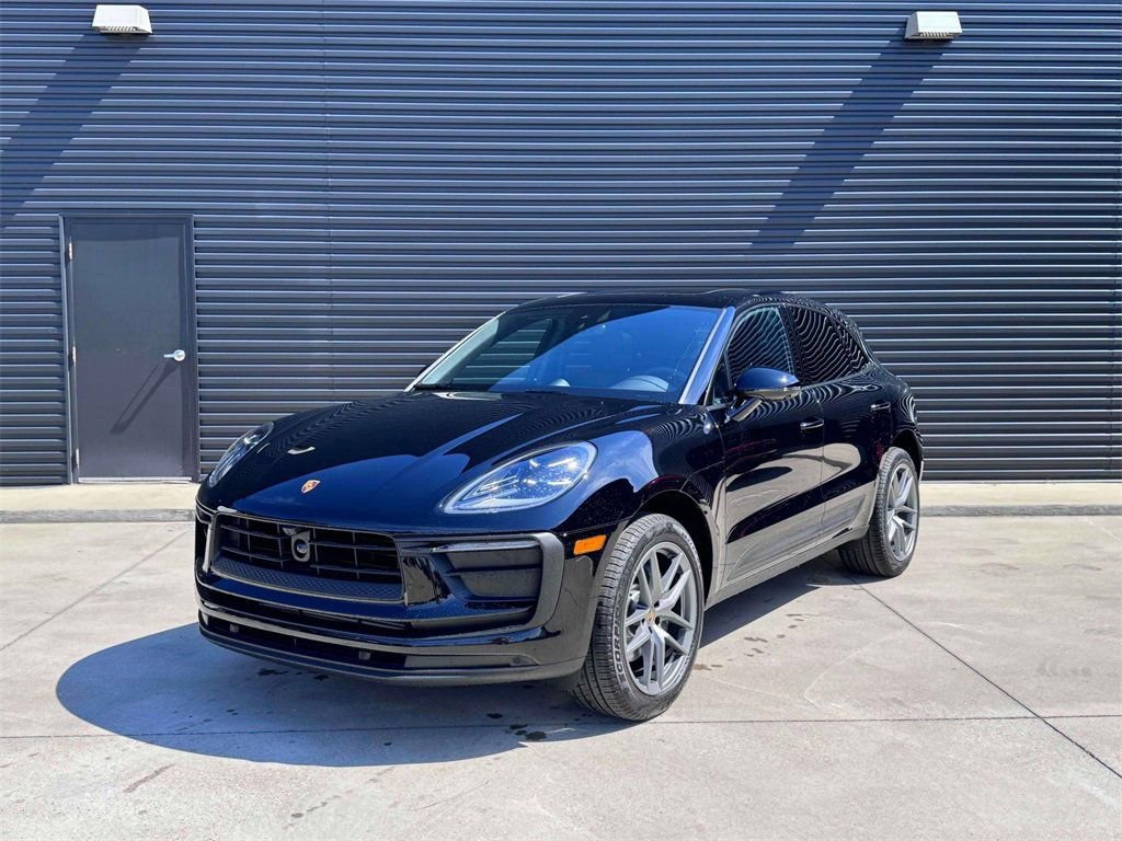 Certified 2025 Porsche Macan AWD/4WD image 1