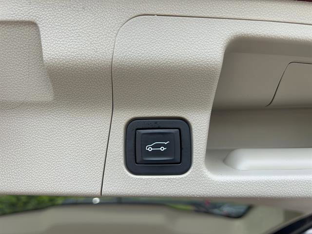 Used 2017 GMC Acadia Denali w/ Technology Package AWD/4WD image 19