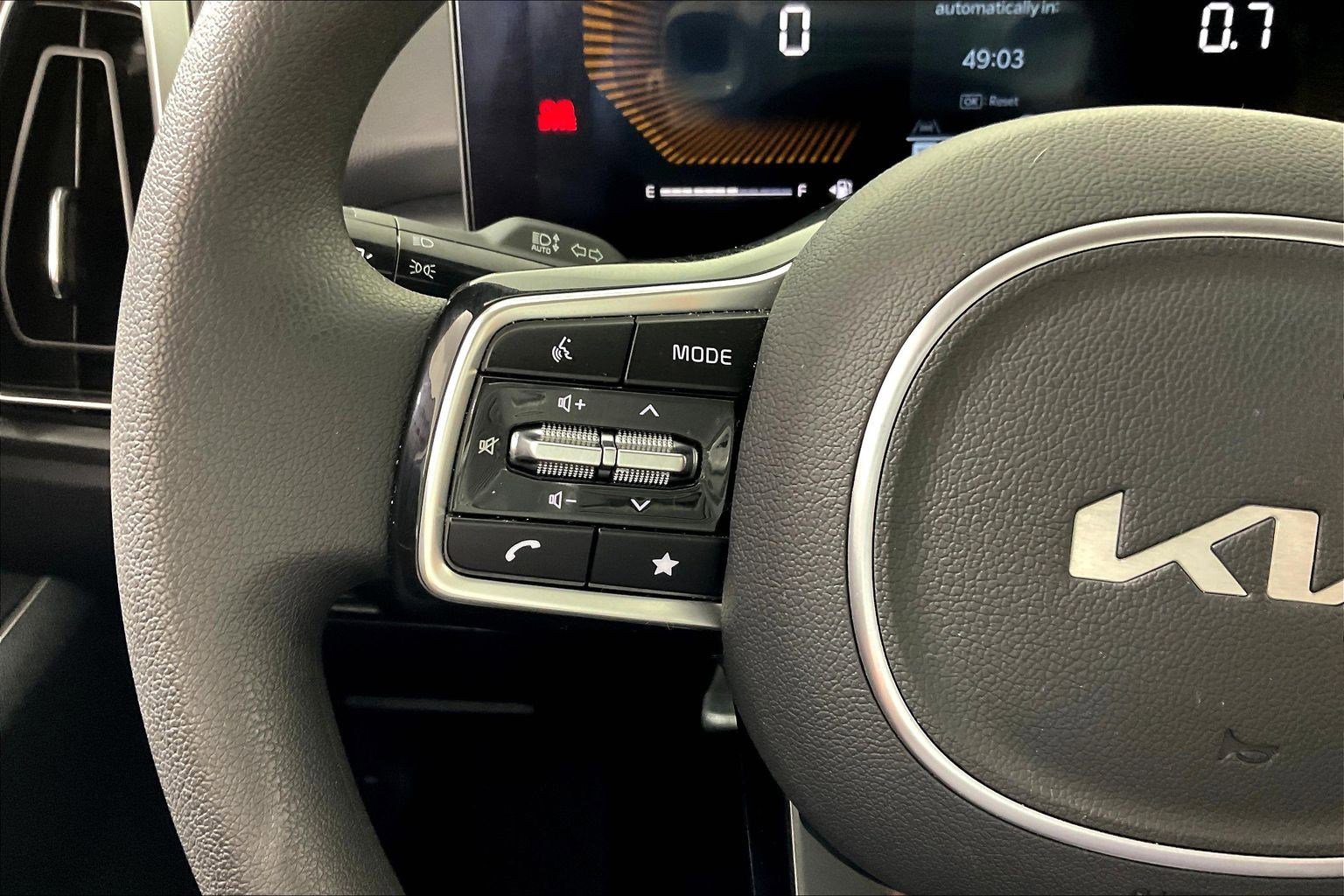 Certified 2025 Kia Sorento LX FWD image 11