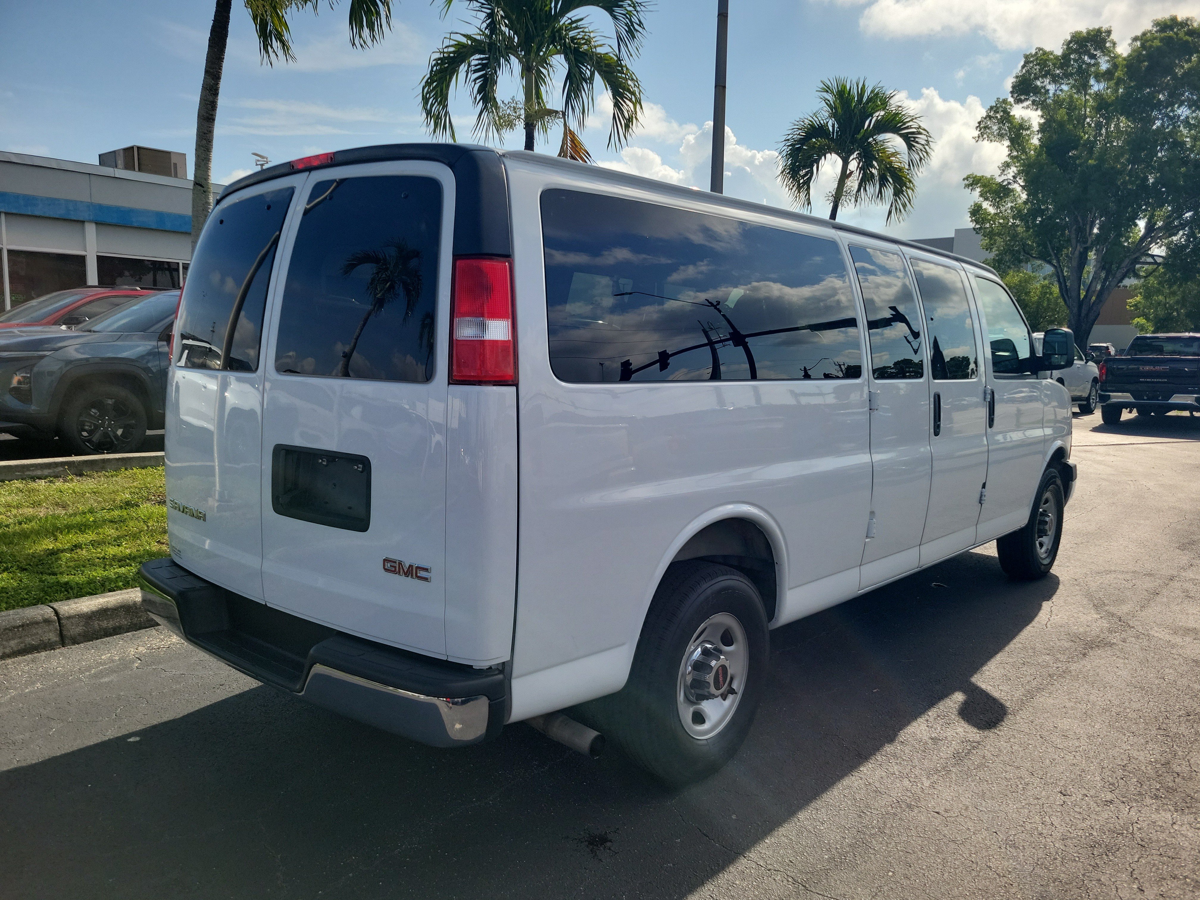 Used 2025 GMC Savana 3500 LT w/ LT Preferred Equipment Group RWD image 4