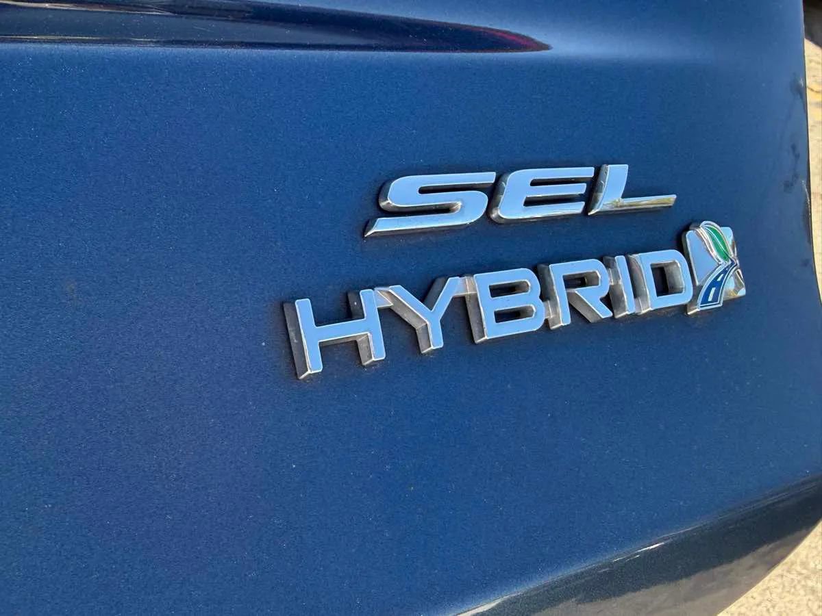 Used 2019 Ford Fusion SEL FWD image 13