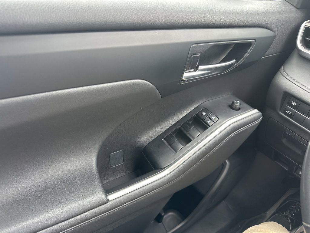 Used 2023 Toyota Highlander XLE image 20