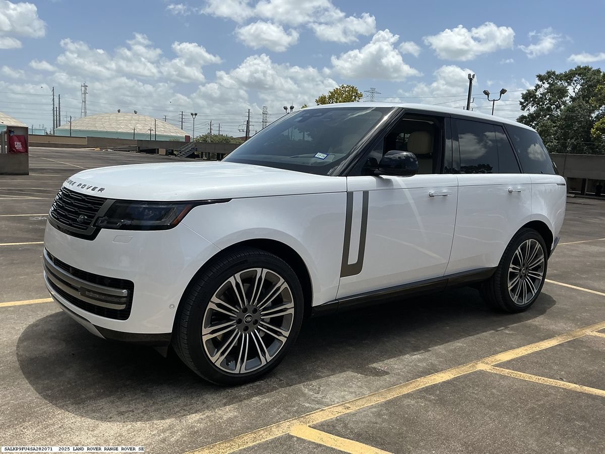 Used 2025 Land Rover Range Rover SE AWD/4WD image 4