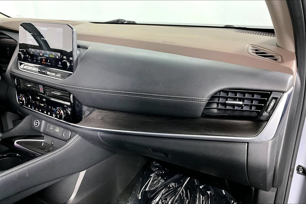 Used 2023 Nissan Rogue Platinum w/ Platinum Premium Package FWD image 16