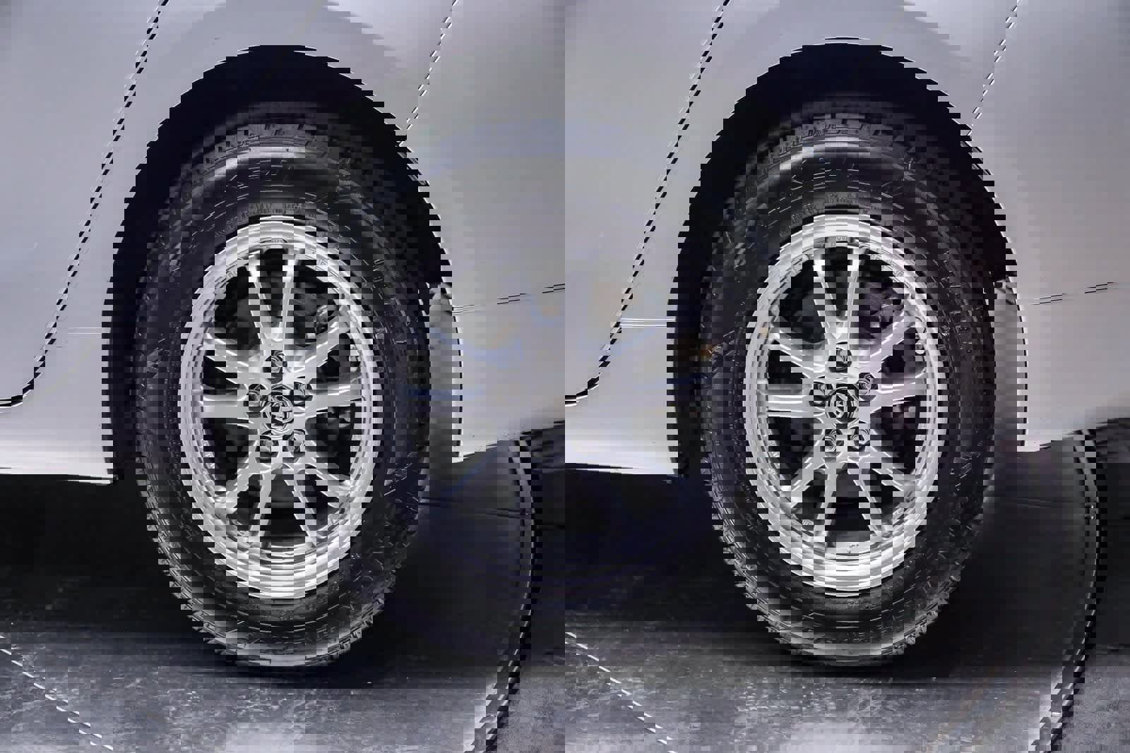 Used 2016 Toyota Prius Two image 9