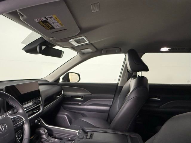 Used 2024 Toyota Grand Highlander XLE AWD/4WD image 32