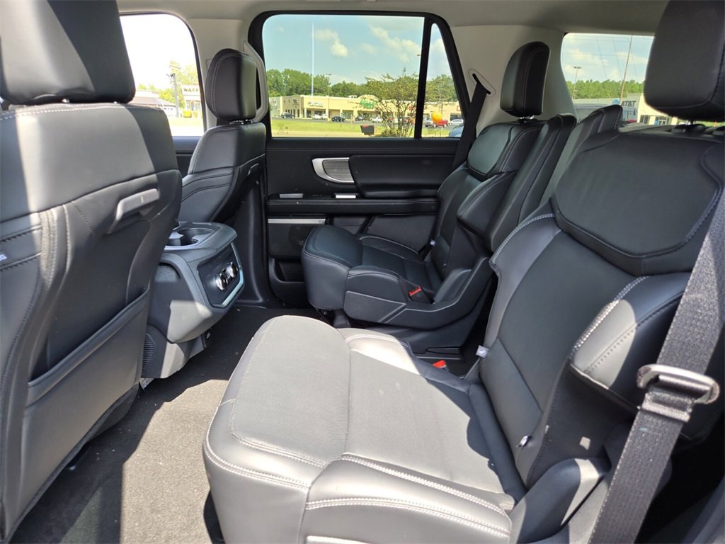 New 2025 Ford Expedition Platinum image 10