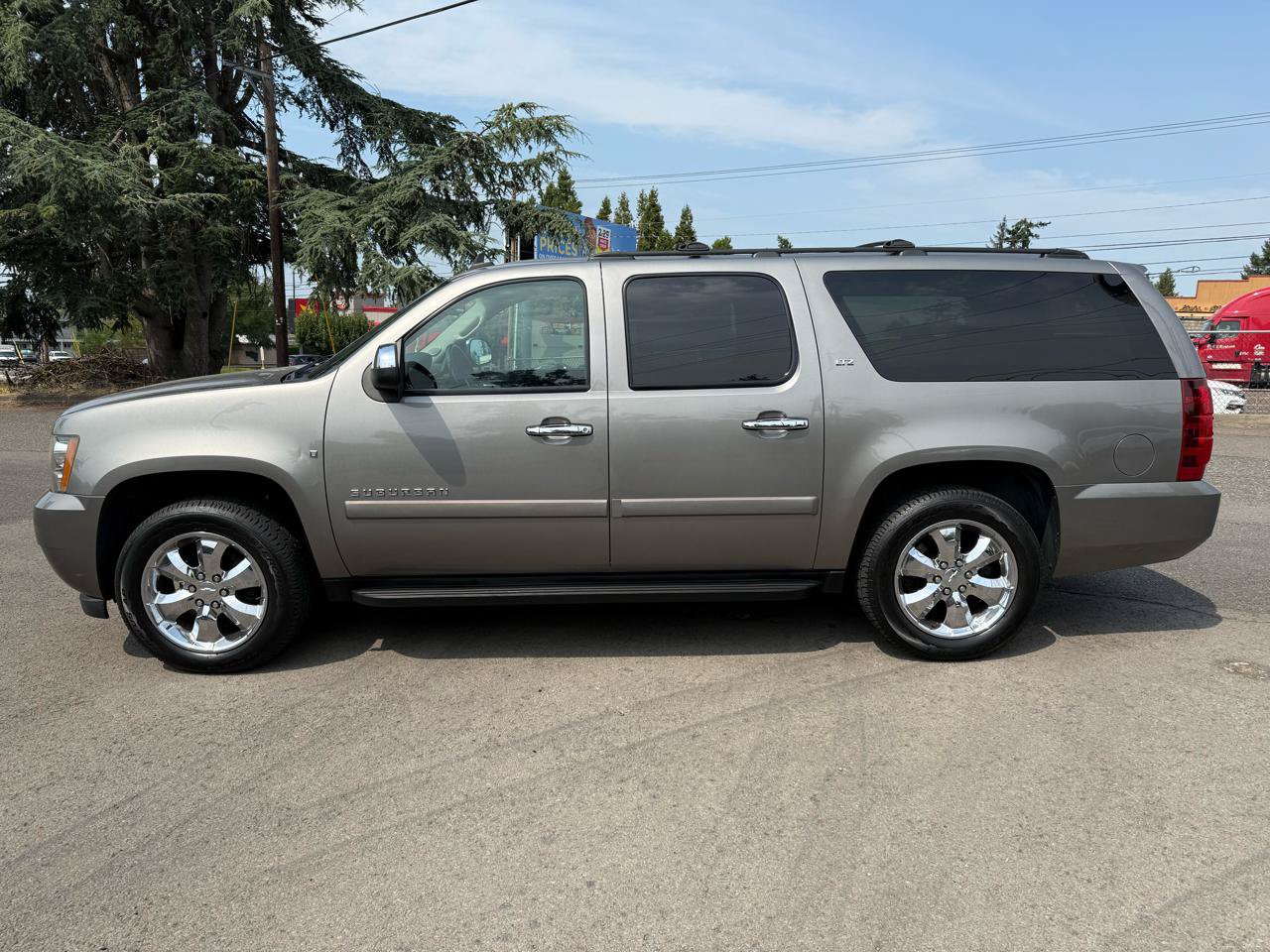 Used 2008 Chevrolet Suburban LTZ w/ LTZ Preferred Equipment Group AWD/4WD image 2