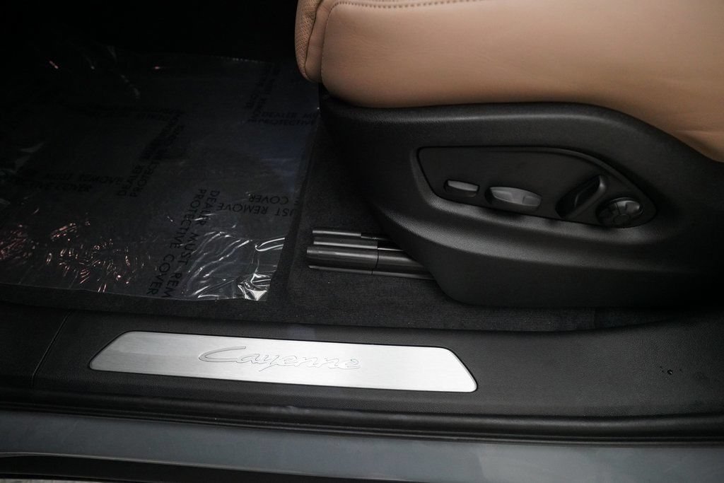 Certified 2026 Porsche Cayenne Coupe AWD/4WD image 17