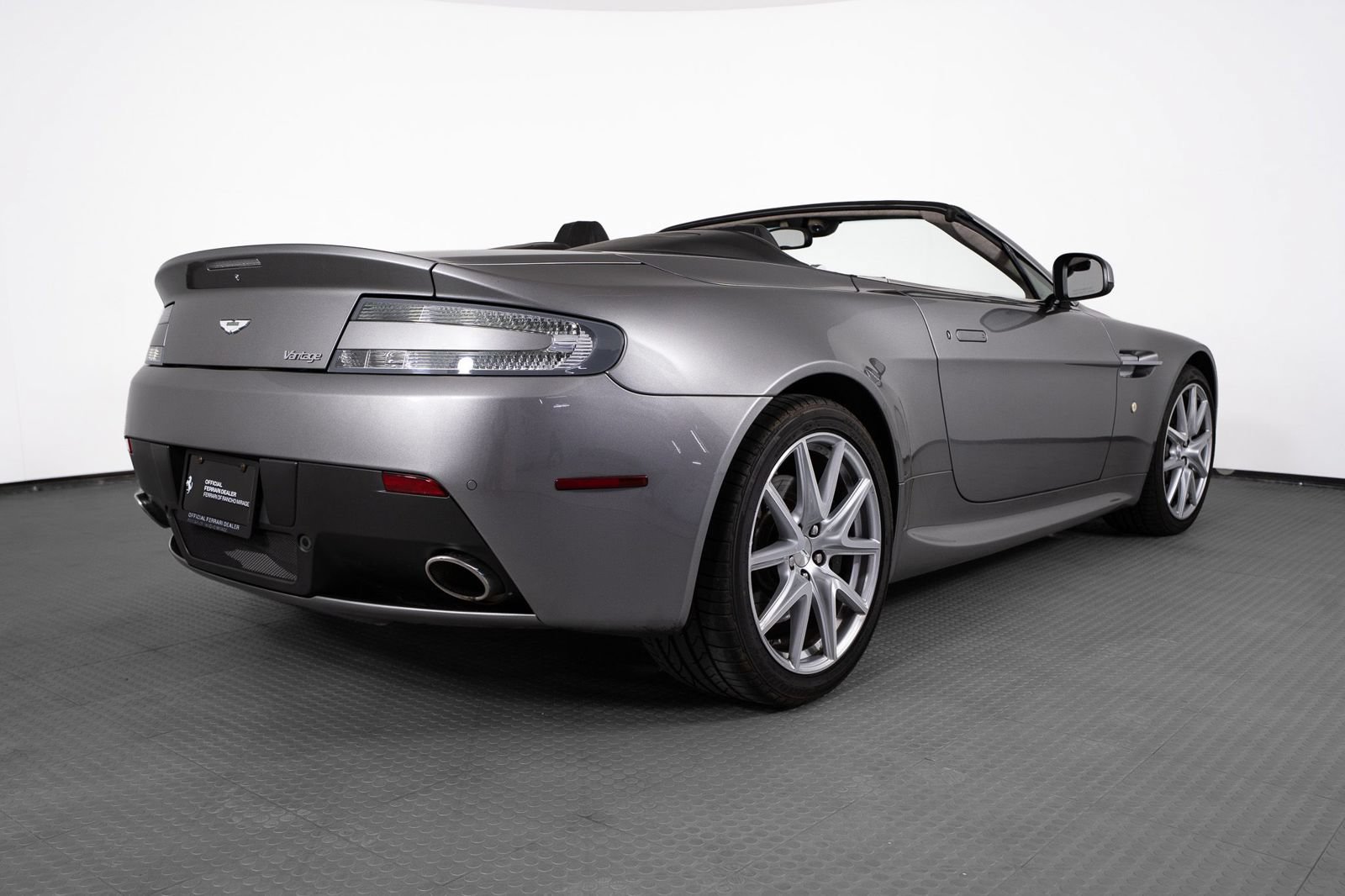 Used 2012 Aston Martin V8 Vantage Roadster RWD image 5