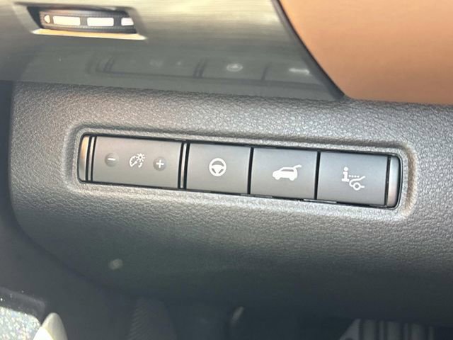 Used 2024 Nissan Pathfinder Platinum w/ Cargo Package image 29