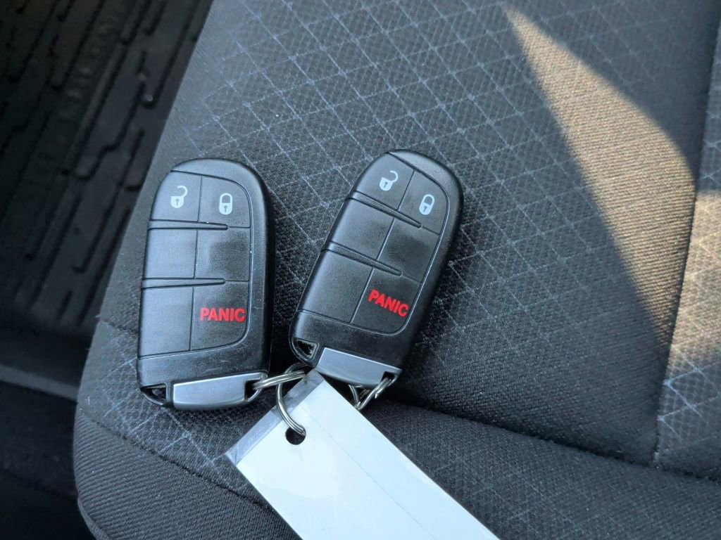 Used 2021 Jeep Grand Cherokee Laredo image 45