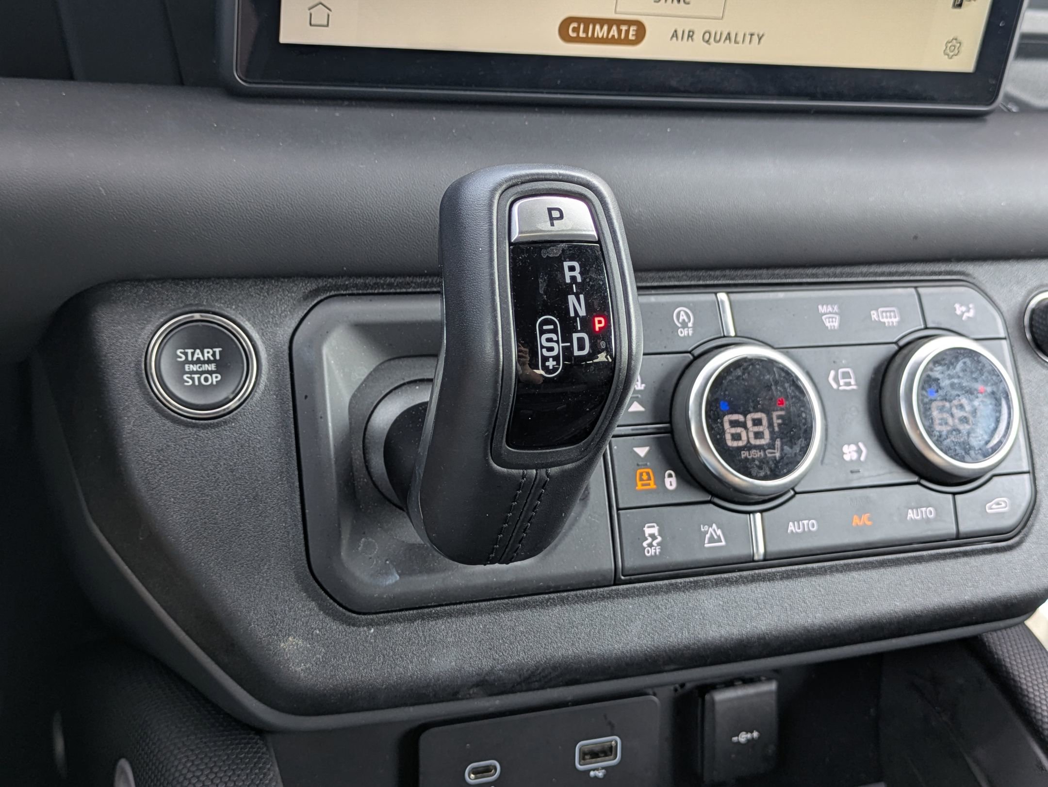 Certified 2024 Land Rover Defender 110 X-Dynamic SE image 17