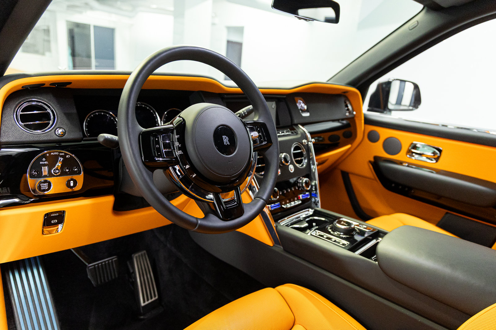 Certified 2024 Rolls-Royce Cullinan AWD/4WD image 40