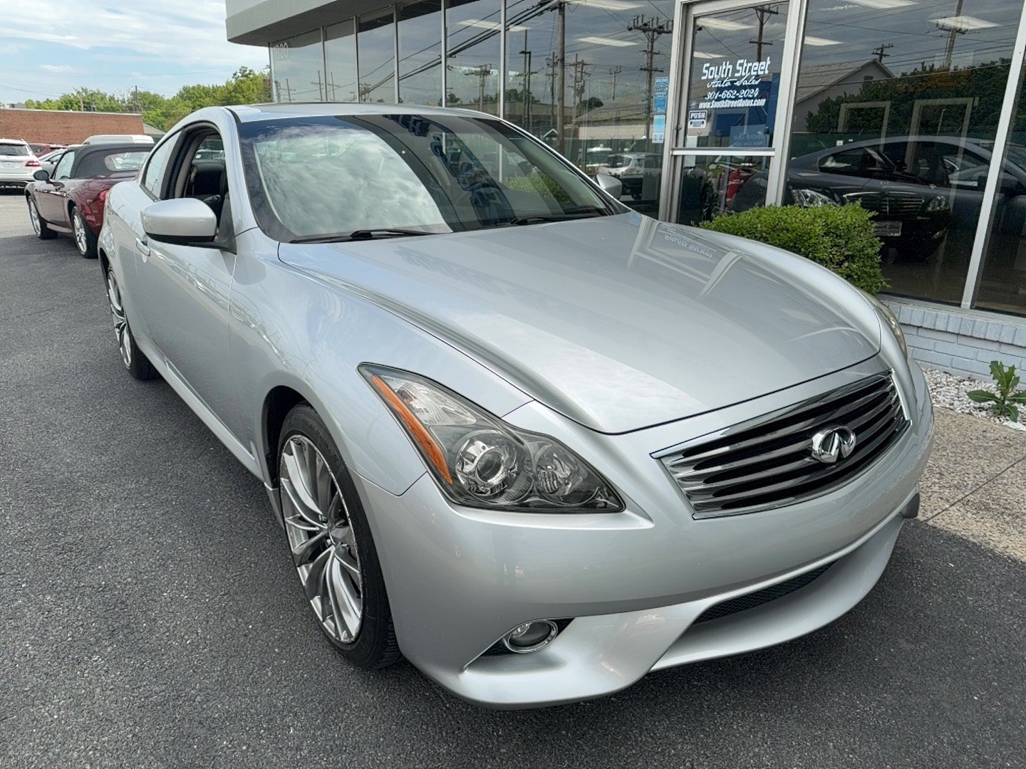 Used 2011 INFINITI G37 x Coupe w/ Premium Pkg AWD/4WD image 2
