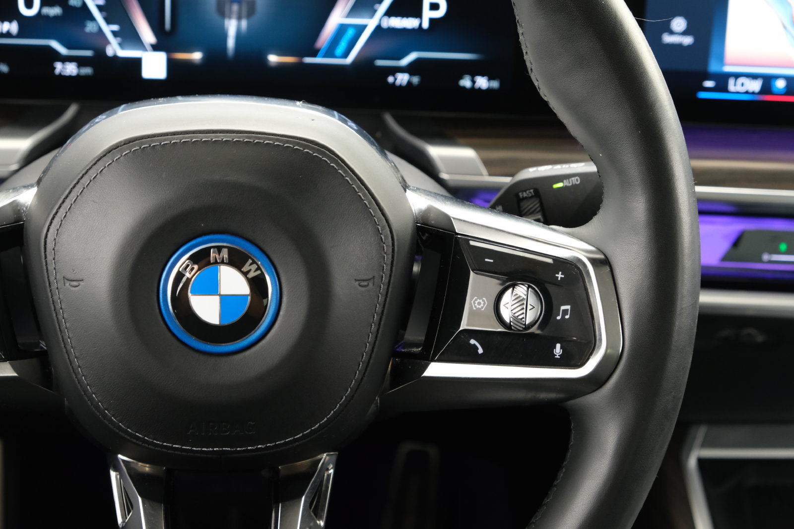Used 2023 BMW i7 xDrive60 AWD/4WD image 14