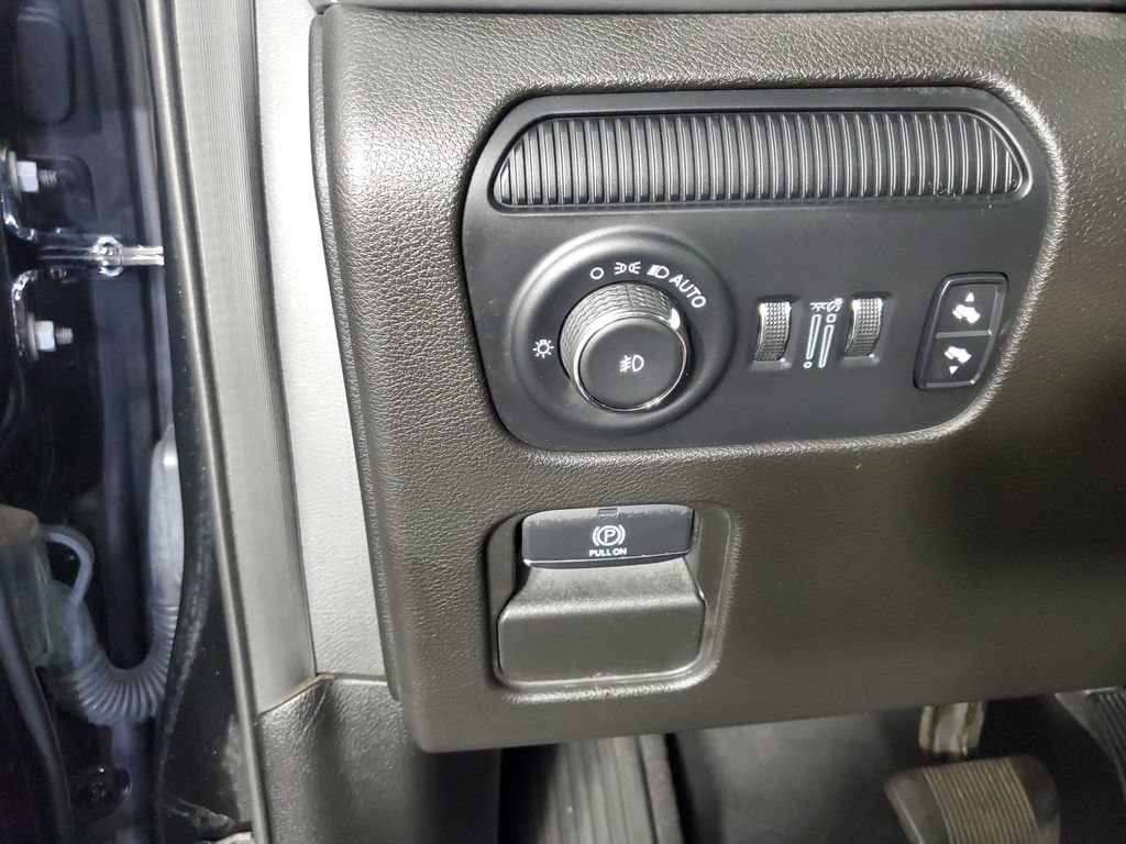 Used 2023 Jeep Wagoneer L Series II AWD/4WD image 28