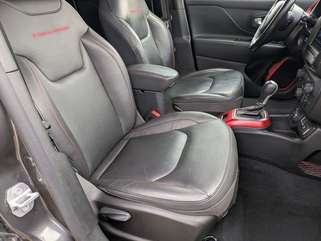 Used 2019 Jeep Renegade Trailhawk image 18