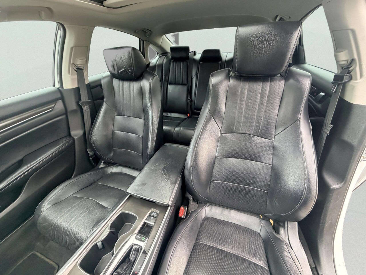 Used 2018 Honda Accord Touring image 19