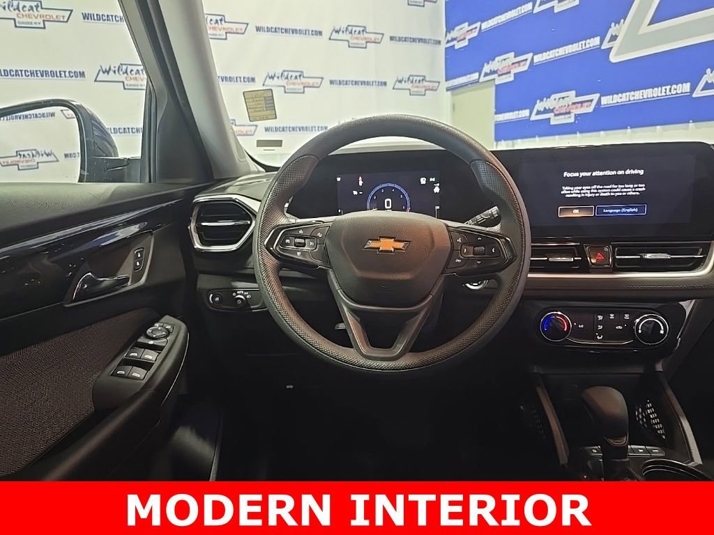 Used 2025 Chevrolet TrailBlazer LT image 2