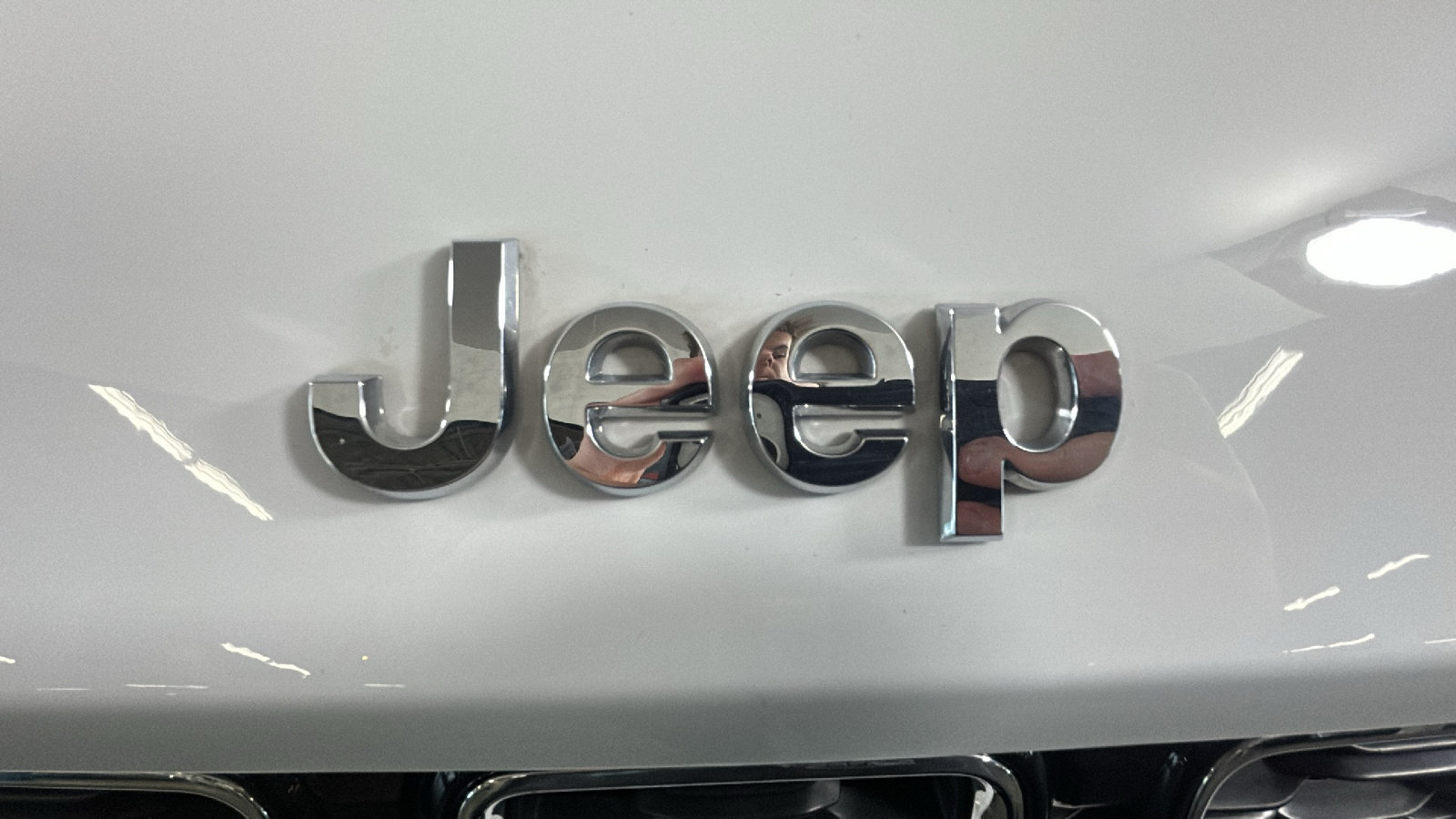 Used 2023 Jeep Grand Cherokee Limited AWD/4WD image 9