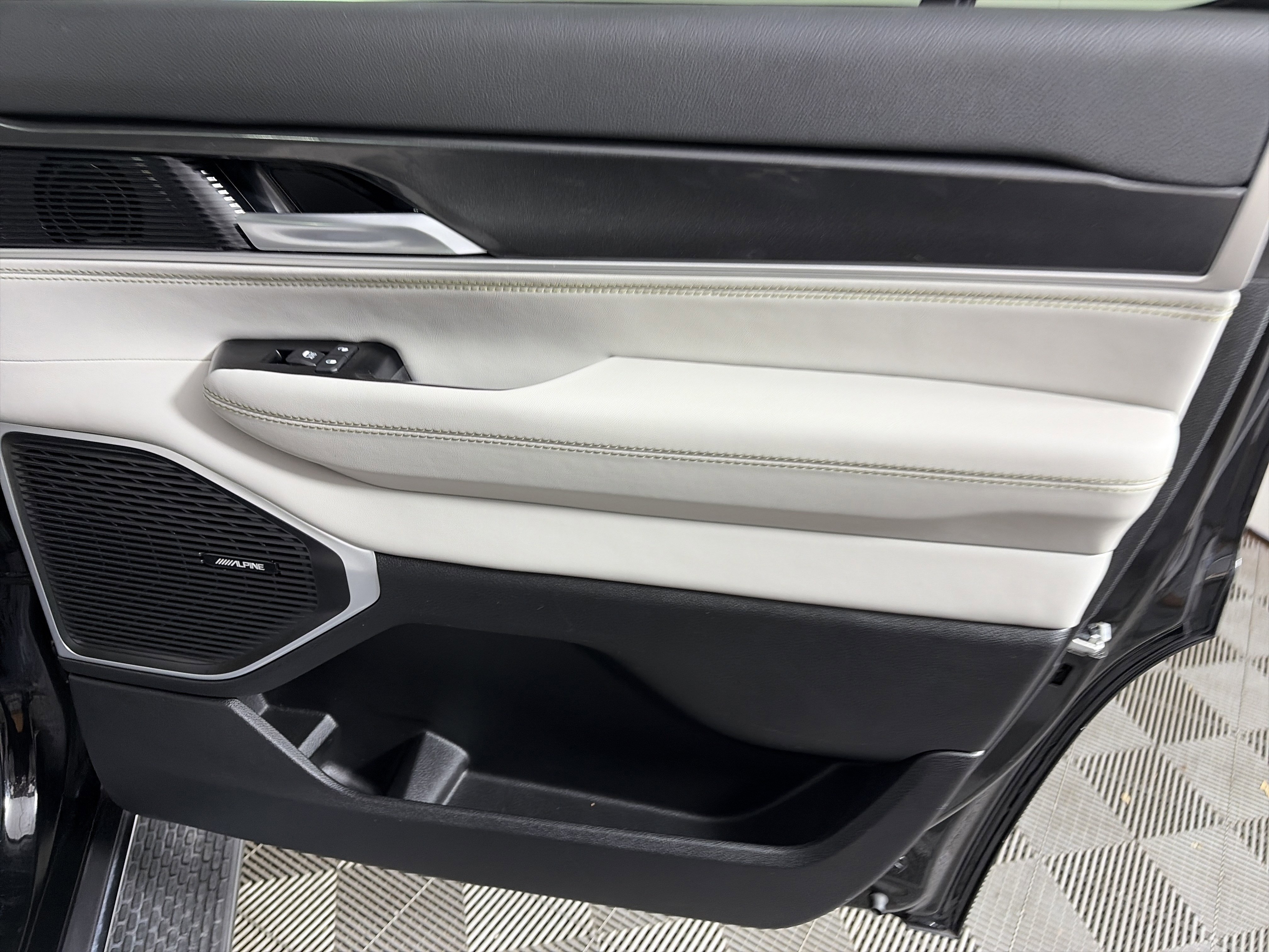 Used 2022 Jeep Wagoneer Series I image 40