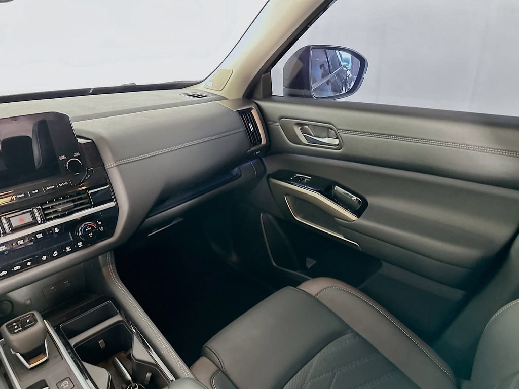 Certified 2025 Nissan Pathfinder Platinum AWD/4WD image 34